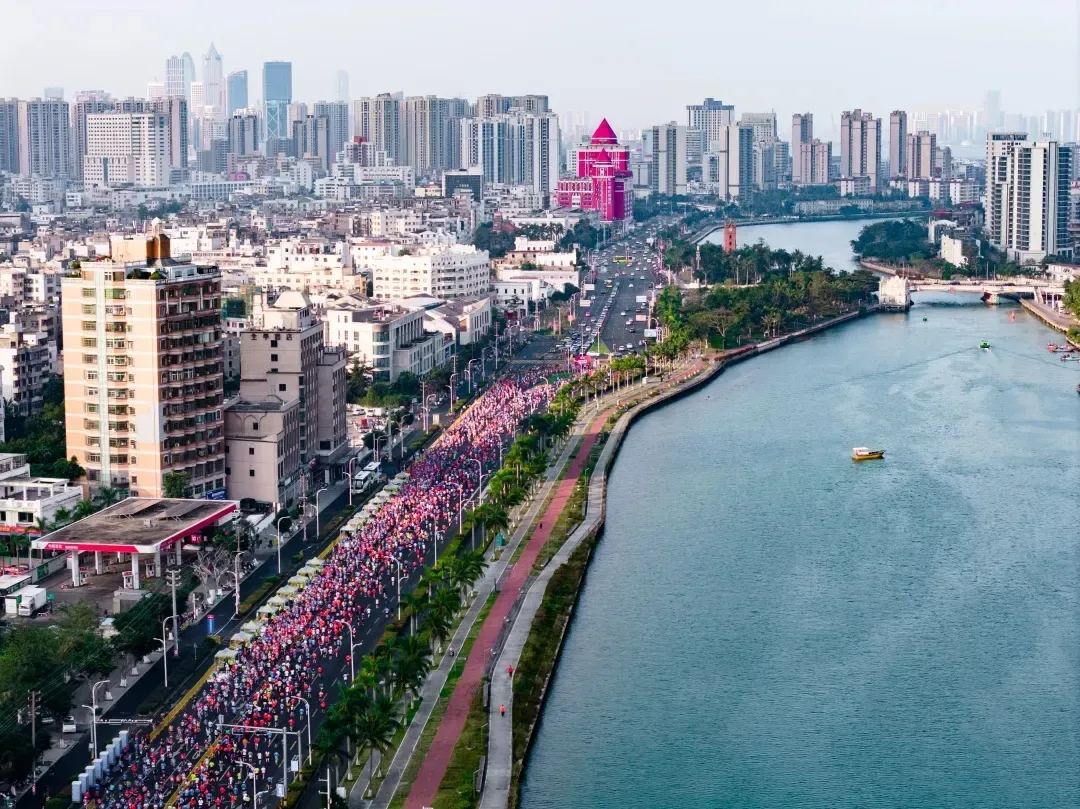 Aerial view of the riverside road on the marathon course