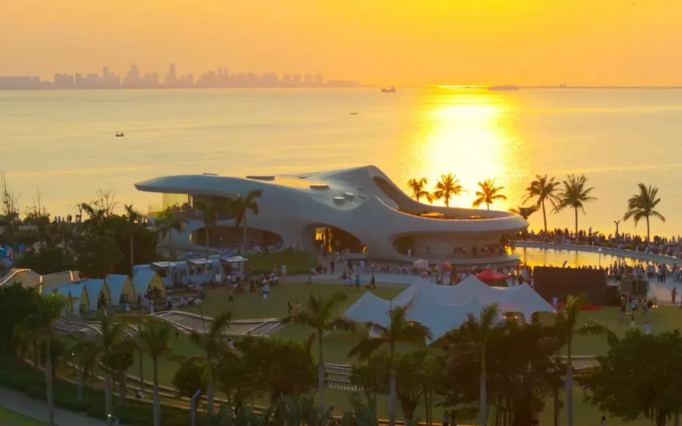 The Yundong Library on the Haikou waterfront