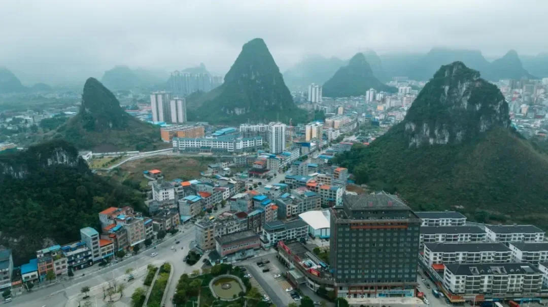 The course through Luocheng's karst landscape